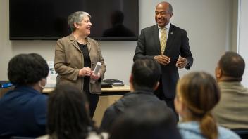 Chancellor May and UC President Janet Napolitano speak to a group of prospective graduate students for the inaugural UC Davis Envision Program. 