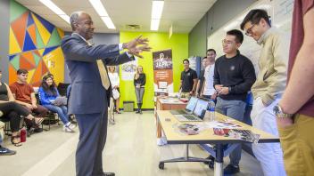 Chancellor May visits the UC Davis Student Start-up Center in Bainer Hall on October 16, 2018.